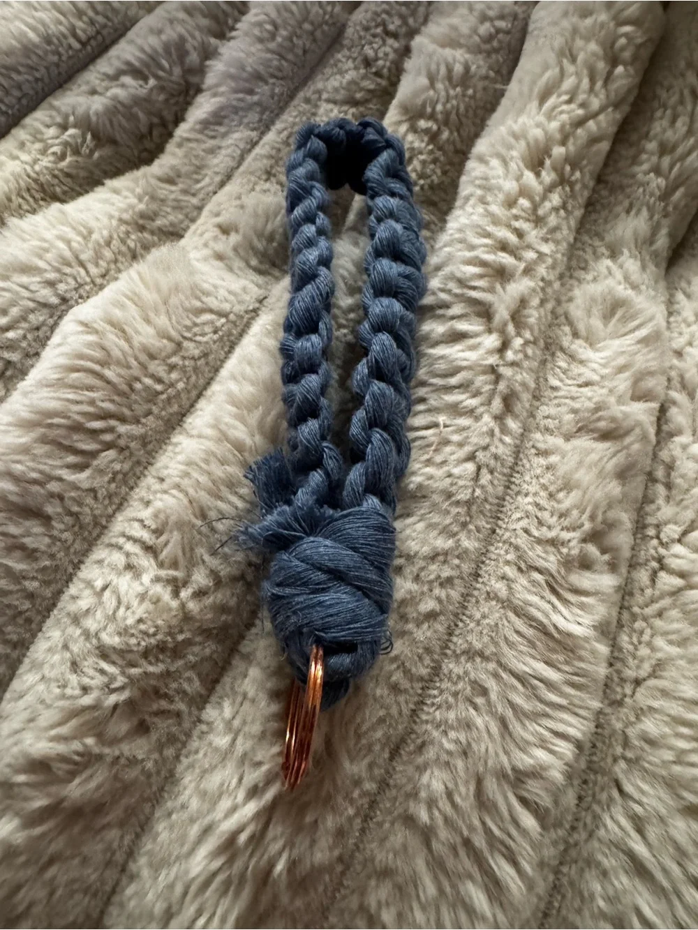 Handmade macrame Keychain bracelet - Picture 3 of 3